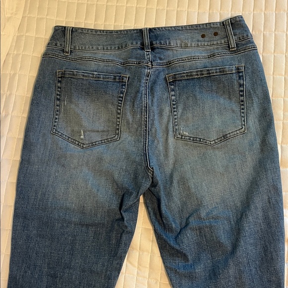 CAbi High-Low Crop Jeans Style #6070, size 14 - Picture 12 of 13